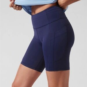 Athleta Ultimate Stash Pocket 7” Short Medium